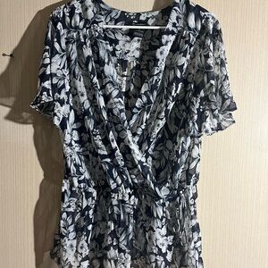 New Directions Black and White Floral Blouse
